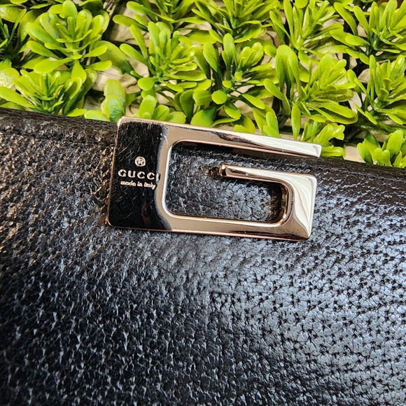 GUC Gucci G Clasp Compact Leather Wallet - Picture 4 of 16